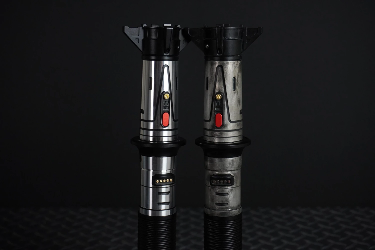 Baylan Skoll Neopixel Lightsaber W/ Blade - Lightsaber Collection 4 Baylan Skoll Neopixel Lightsaber W/ Blade - Lightsaber Collection - Image 2